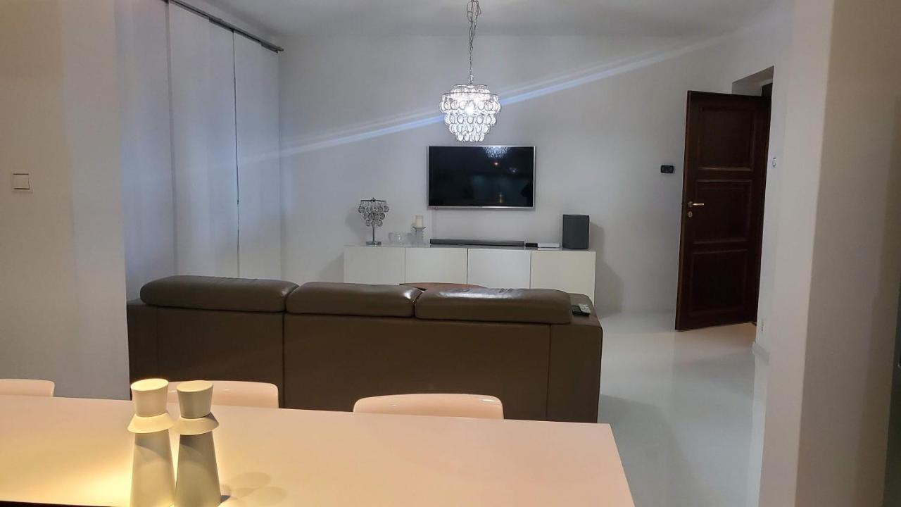 Apartman Julie Loket Exterior foto